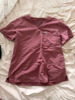 Figs V-neck Scrub Top in Mauve